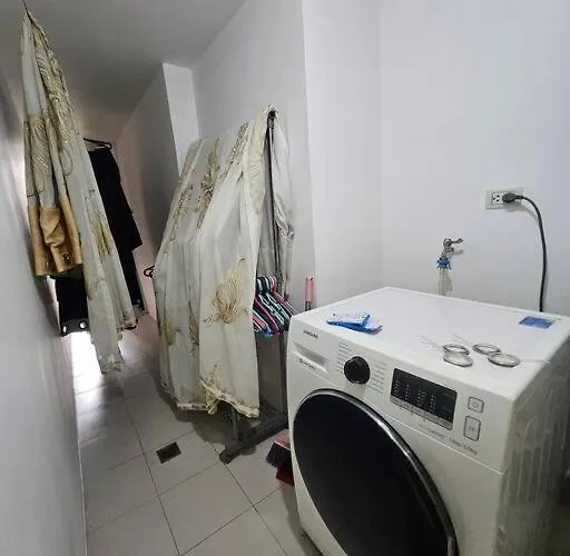 Venice In Mckinley Hill Bgc Taguig With Netflix And Wifi Apartment Manila