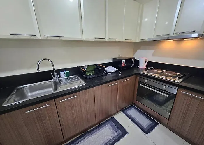 Venice In Mckinley Hill Bgc Taguig With Netflix And Wifi Apartment