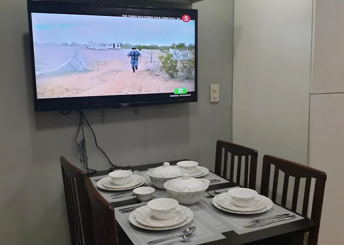 Venice In Mckinley Hill Bgc Taguig With Netflix And Wifi Apartment *