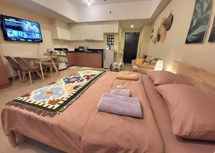 Venice In Mckinley Hill Bgc Taguig With Netflix And Wifi Apartment